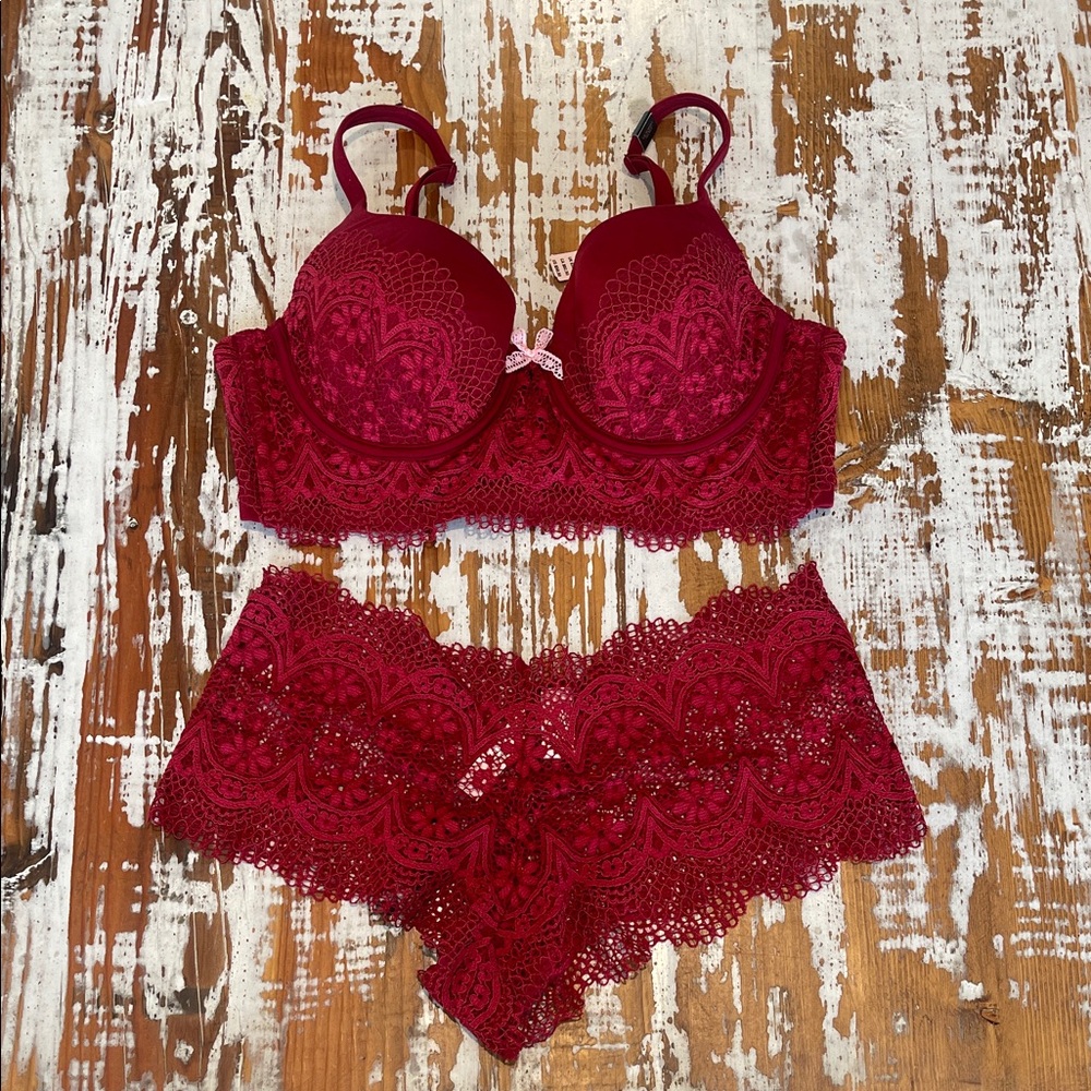 NWT Victoria’s Secret Lace Bra & Lace Hipster Brief Set 36C Medium